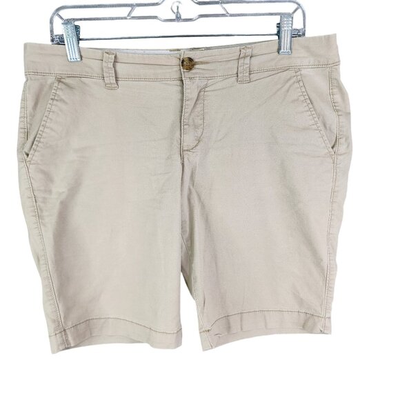 Women's Old Navy Khaki Beige Bermuda Shorts Flat Front 9" Inseam Size 6 - Picture 1 of 10